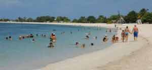 La playa Ancón sobresale por su calidad entre sus similares de la costa sur cubana
