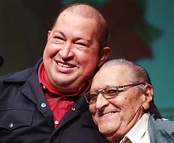 Hugo Chávez presenta nuevo proyecto social.