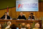 Fidel con intelectuales participantes en la feria del Libro.