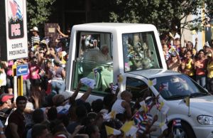 El Papa Benedicto XVI fue saludado por cientos de miles de santiagueros.