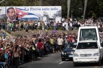 El papamovil en las calles de Santiago de Cuba. Foto: Ismael Francisco/ Cubadebate