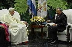 El Sumo Pontífice se reunió con el mandatario anfitrión en el Palacio de la Revolución. (foto: PL) 
