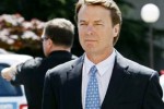 John Edwards es acusado por malversar casi un millón de dólares.