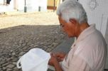 Carlos Ribalta: Aprendí a combinar Medicina y artesanía al mismo tiempo. (foto: Carlos Luis Sotolongo Puig)