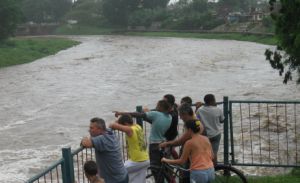 Los principales ríos de Sancti Spíritus se mantenían crecidos en la tarde de este jueves.  