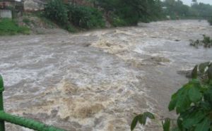 Como consecuencia de las intensas lluvias se registran en Sancti Spíritus 619 personas protegidas, de ellas más de 180 evacuada. (foto: Vicente Brito)