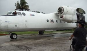 El avión desactivado del Instituto de Aeronáutica Civil de Cuba pronto funcionará como restaurante. (foto: Gisselle Morales)
