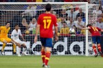 Xavi Alonso celebró con dos tantos su arribo a 100 partidos con la selección ibérica.