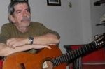 Sin la guitarra yo sería un hombre por la mitad, asegura Roberto a Escambray. 