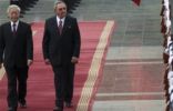 El presidente cubano, Raúl Castro, a la derecha, y el Secretario General del Partido Comunista de Vietnam, Nguyen Phu Trong, en la ceremonia de bienvenida. (Foto: AP / Na Son Nguyen)