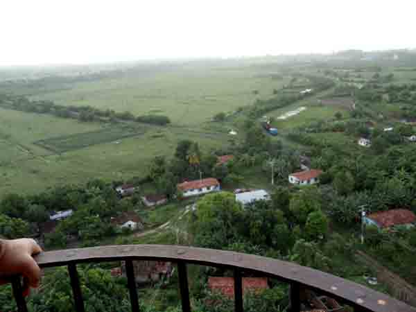 Situado en el centro-sur de la Isla de Cuba, constituye un sitio histórico rural que pPoseía numerosos asentamientos, en diferentes grados de desarrollo, muchos de ellos tuvieron su origen en antiguas fincas azucareras.