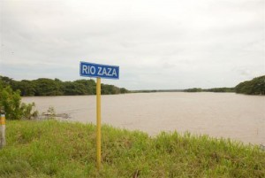 La crecida del río Zaza vista desde la Carretera Central. (foto: Vicente Brito)