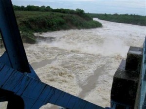 La presa Zaza recibió en pocas horas un gran volumen de agua desde Villa Clara. 