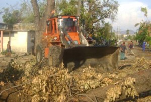 Los espirituanos retiraron más de 80 000 metros cúbicos de escombros, desechos y residuos de árboles. (foto: Noemí García)