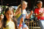 Los parques infantiles y otros espacios están a disposición de los niños en esta jornada de receso.