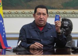 Gracias a la fortaleza física y espiritual, Chávez está enfrentando esta difícil situación.