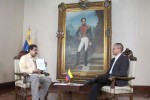Maduro concedió una entrevista al periodista y ministro de Comunicación e Información, Ernesto Villegas, transmitida por Venezolana de Televisión.