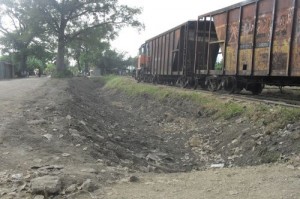 Los trabajos de limpieza y drenaje ejecutados en el batey posibilitan una mejor distribución de las aguas pluviales.