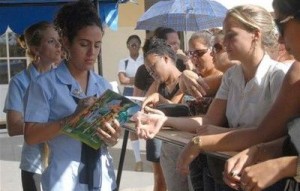 Los estudiantes constituyen el mayor público de la gran fiesta del libro en Cuba.