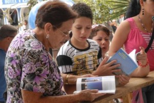 Más de 29 000 ejemplares de unos 300 títulos se encuentran a disposición de los lectores. (foto: Vicente Brito)