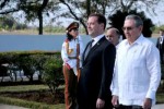 Raúl y Medvedev en el Mausoleo erigido en memoria de los soviéticos que cumplieron misiones de solidaridad en Cuba. (foto: AIN)