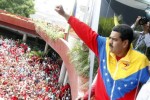 El candidato socialista a la Presidencia, Nicolás Maduro, inscribió este lunes su candidatura ante el CNE.