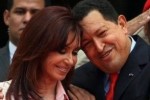 6 de marzo de 2008. Chávez saluda afectuosamente a su homóloga argentina, Cristina Fernández de Kirchner, en el palacio presidencial de Miraflores, en Caracas.