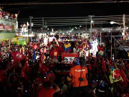 Maduro prosigue su campaña electoral de forma exitosa.