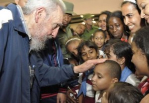 El líder de la Revolución Cubana conversó durante unas dos horas con los niños y maestros. (foto: Estudios Revolución)