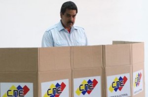 Maduro expresó también su felicidad por cumplir con el juramento hecho al Comandante Hugo Chávez y con la patria.
