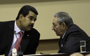 Raúl Castro y Nicolás Maduro presidieron la firma de los convenios de cooperación entre ambas naciones. 