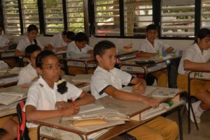 La escuela cumple satisfactoriamente con los índices de eficiencia evaluados en el proceso de enseñanza-aprendizaje.