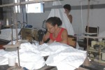 En el taller de confecciones El Carey se fabrican manteles para los hoteles de la cayería norte de la isla.