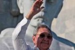 Raul Castro preside el desfile en La Habana.