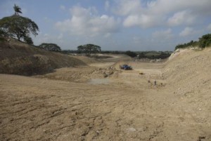 Ya concluyeron los 23 pilotes de hormigón en el área de la obra final para dar paso a la confección de la viga cabezal. 