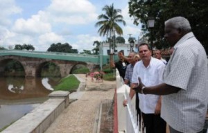 Lazo comprobó la marcha del saneamiento del río Yayabo.