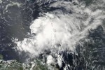 Foto tomada desde un satélite y facilitada por la NASA que muestra la tormenta tropical Chantal sobre las Antillas Menores en el Caribe. (EFE)