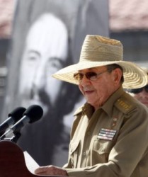 Raúl reseñó la gran ofensiva en la Sierra Maestra y la guerra de liberación primero allí y más tarde extendida a otras regiones montañosas.