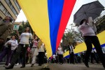 "El pueblo unido jamás será vencido", gritaron los manifestantes.