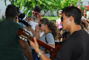 Las propuestas culturales varían de acuerdo con las preferencias del público de cada comunidad. 