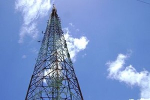 Esta torre garantiza la transmisión de radio por la frecuencia modulada y de los cinco canales de la Televisión cubana. 