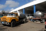 Los carros termos trasladan la leche desde cualquier parte del territorio hacia la industria.