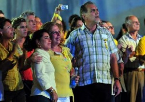 René González, los familiares de los Cinco, entre otras personalidades estuvieron presentes en la velada artística !Por nuestros Cinco Héroes, 15 años de injusticia basta!