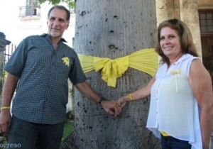 René amarró este lazo en la ceiba fundacional de La Habana como parte de la campaña por la liberación de sus cuatro compañeros