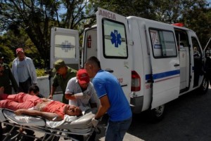 Al mediodía de este miércoles los lesionados recibían atenciones en el Hospital Provincial Camilo Cienfuegos.