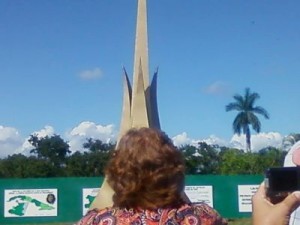 En el Escambray espirituano Aleida revivió las historias que desde niña escuchó sobre la marcha de la Columna No. 8 Ciro Redondo.