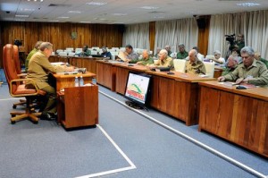 Raúl presidió la reunión del Órgano Económico Social del Consejo de Defensa Nacional.