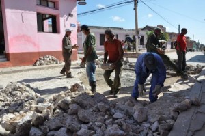 En Trinidad se rehabilitan las 36 calles de piedra que existen en la sureña villa. 