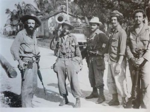 Histórica foto tomada a Camilo por Perfecto Romero en los días finales de la batalla de Yaguajay.           