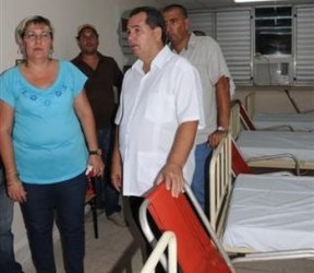 José Ramón Monteagudo Ruiz, Primer secretario del Partido en Sancti Spíritus, presidió la entrega de las salas de Medicina y de Puerperio Quirúrgico en el hospital provincial Camilo Cienfuegos.